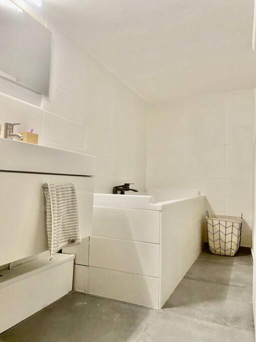 Hotel Robin Quantin In The Heart Of Old Tours Extérieur photo