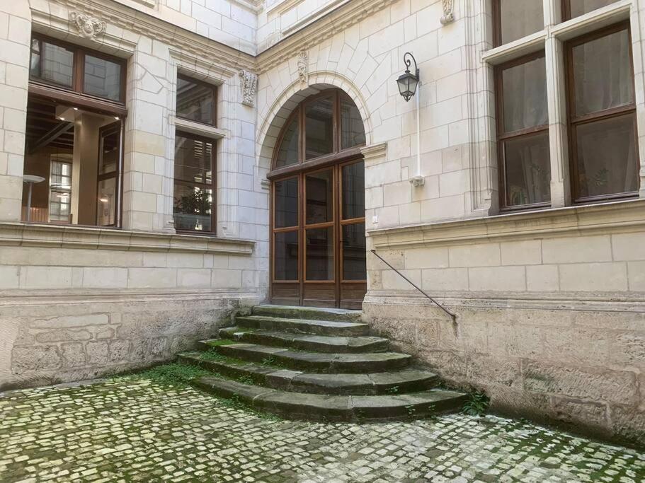 Hotel Robin Quantin In The Heart Of Old Tours Extérieur photo