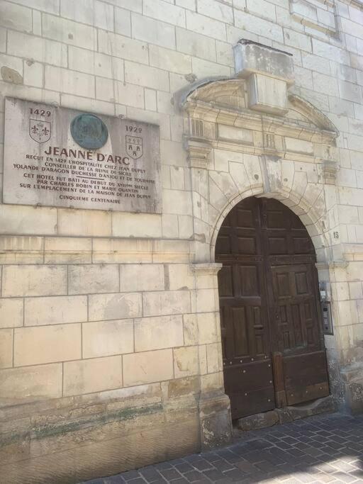Hotel Robin Quantin In The Heart Of Old Tours Extérieur photo